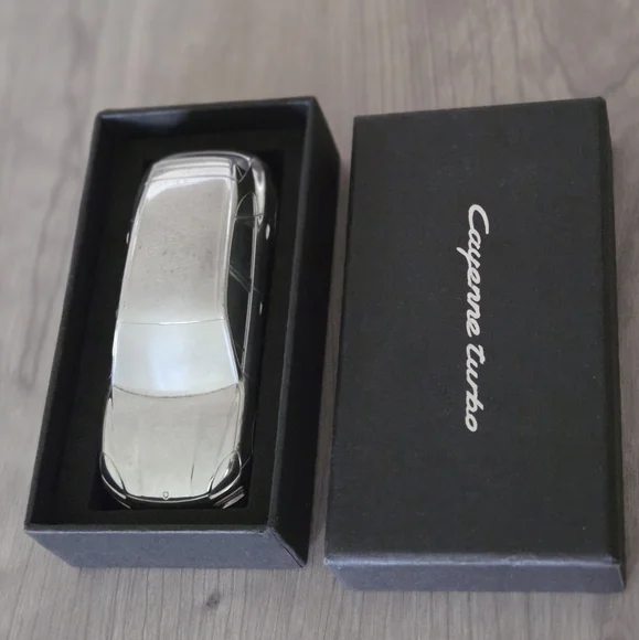 Porsche Cayenne Turbo Limited Edition 1:43 Chrome Model Car w/ Box - Picture 5 of 7